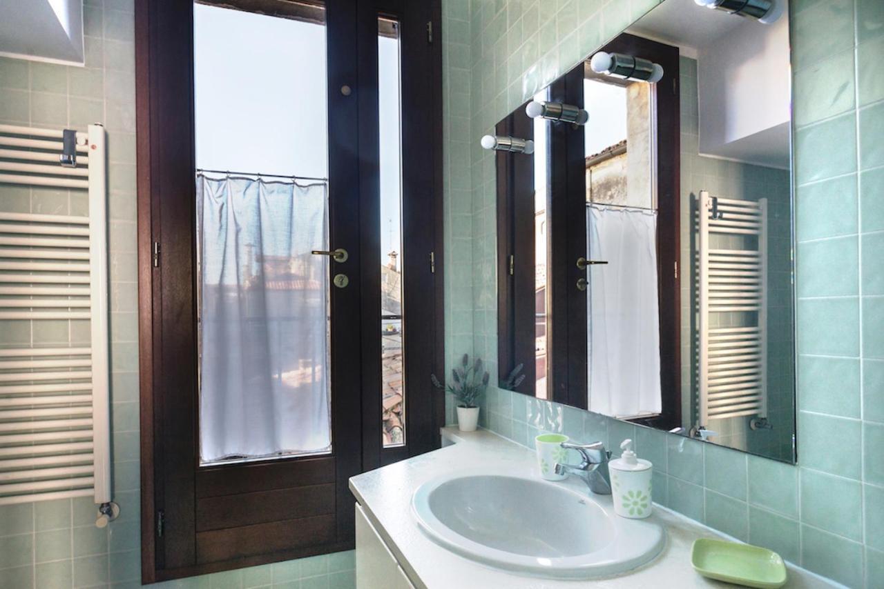 شقة Mansardina - 1 Min From Accademia - Duplex Stylish And Cosy البندقية المظهر الخارجي الصورة